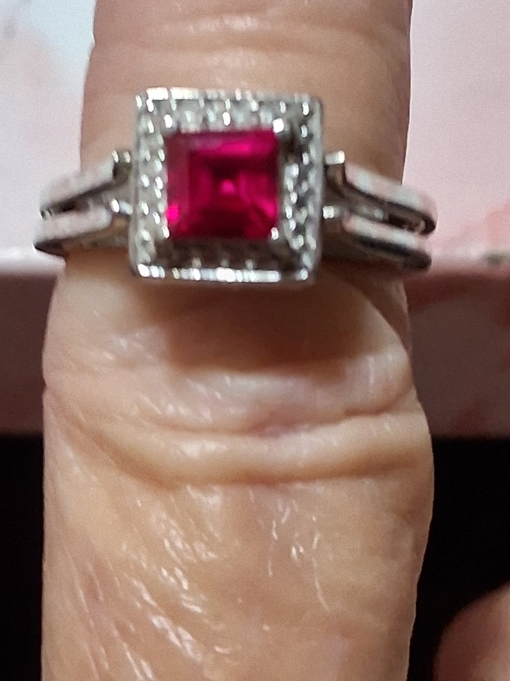 STS Be A BeautfopĺSilver Ring with Pink Square Gemstone